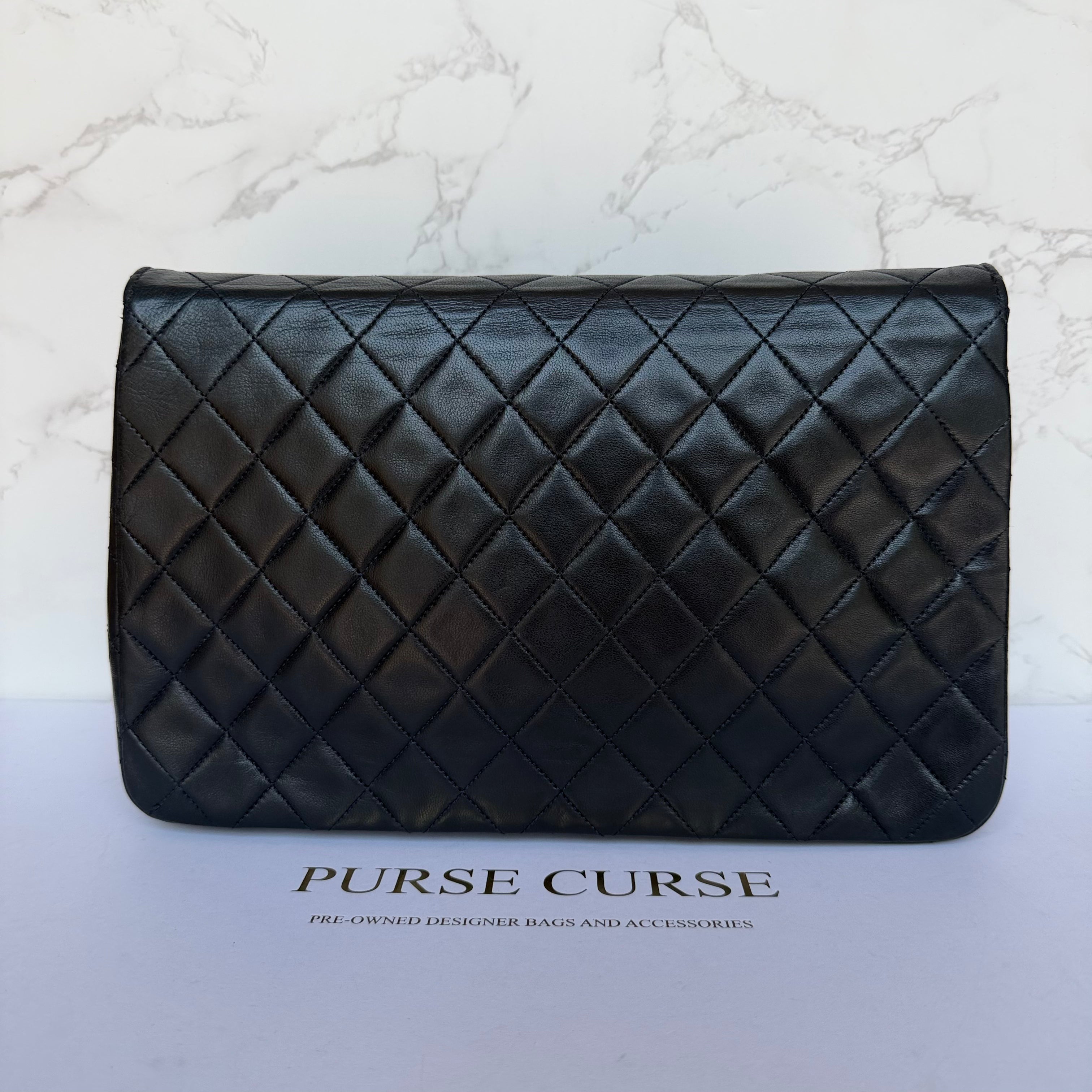 Achterkant authentieke Chanel vintage schoudertas