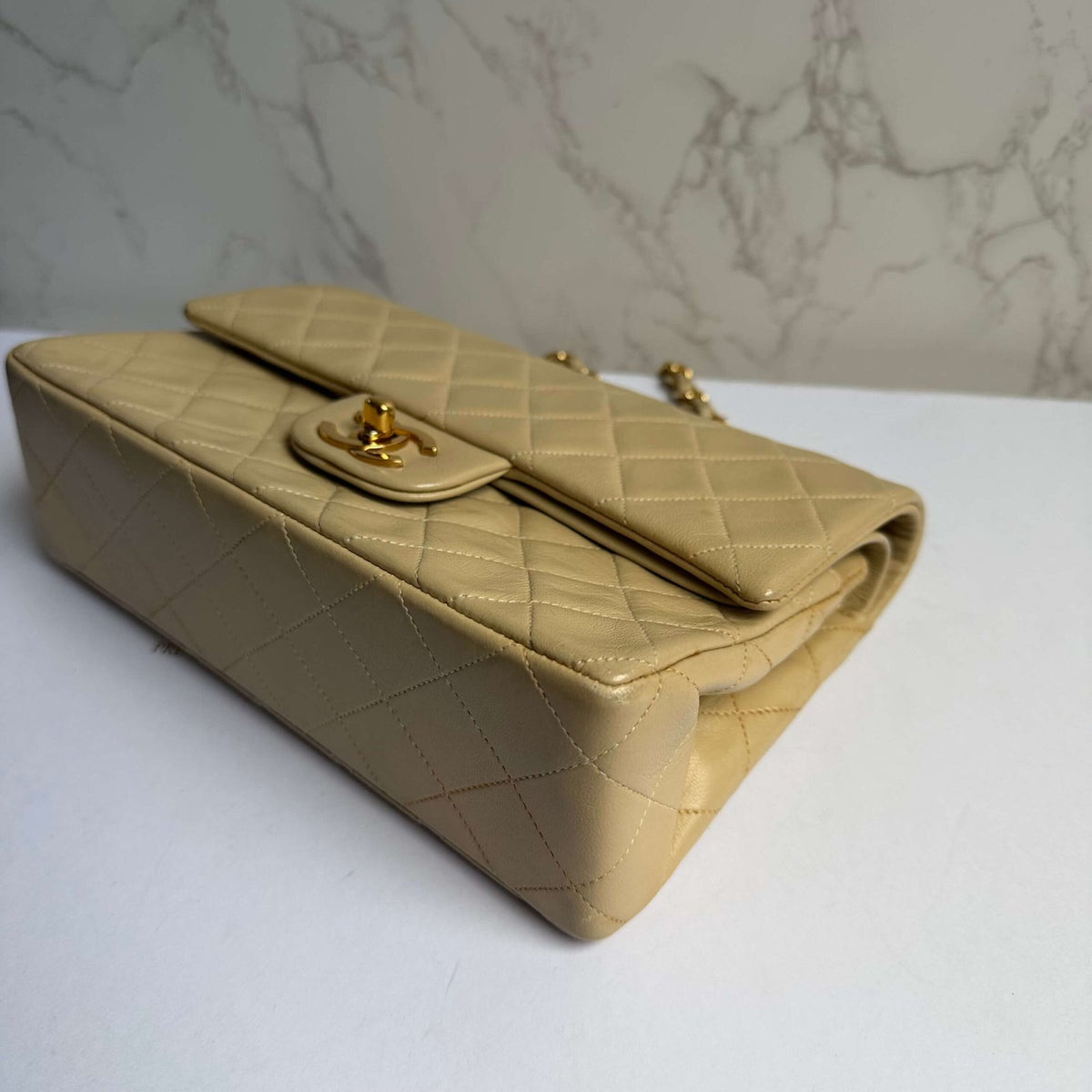 Authentieke tweedehands Chanel kleine schoudertas klassiek model