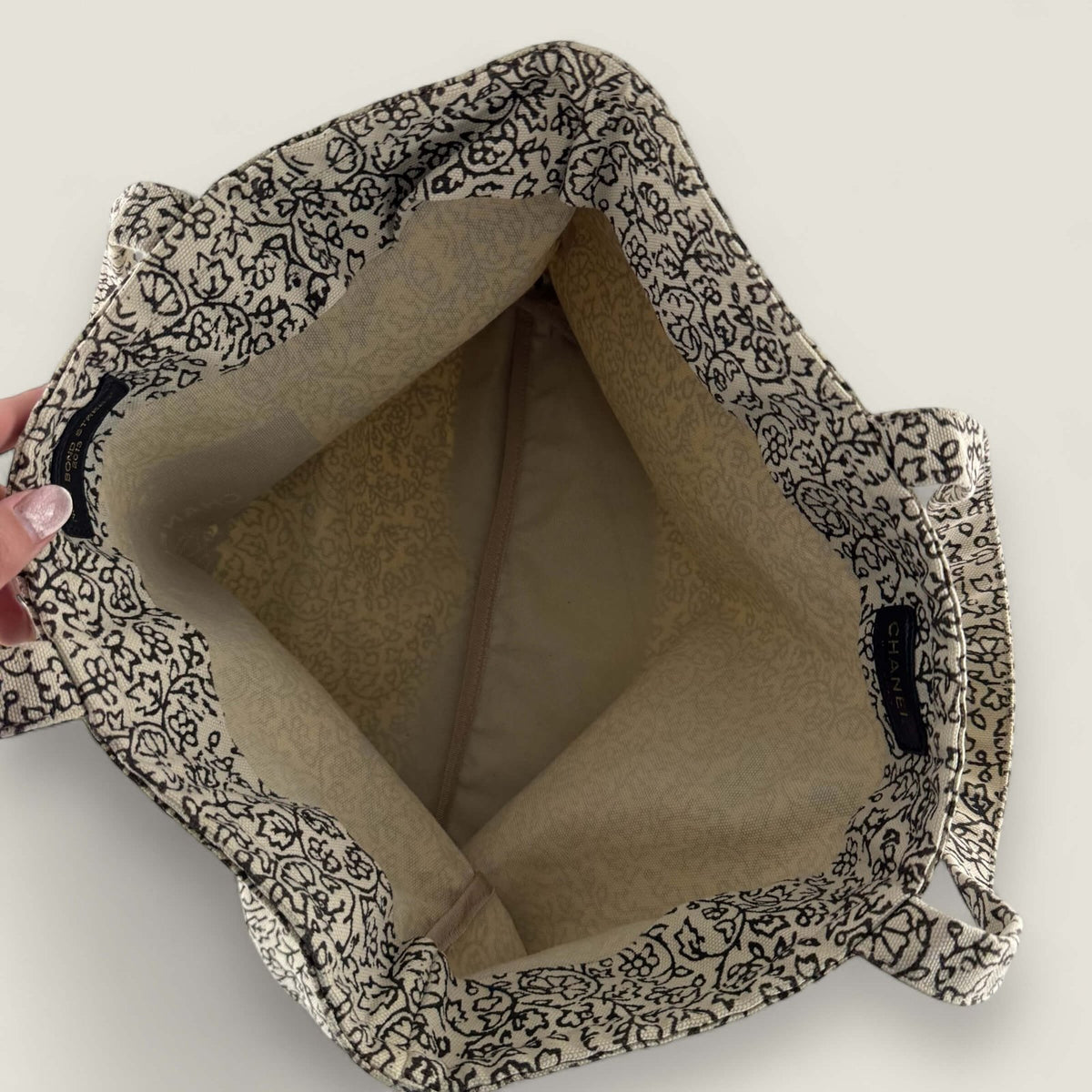 Interior original Chanel shopper