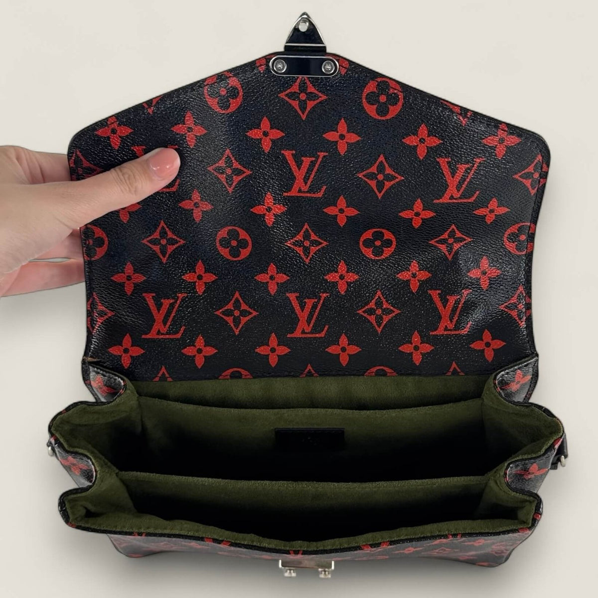Interior original Louis Vuitton crossbody