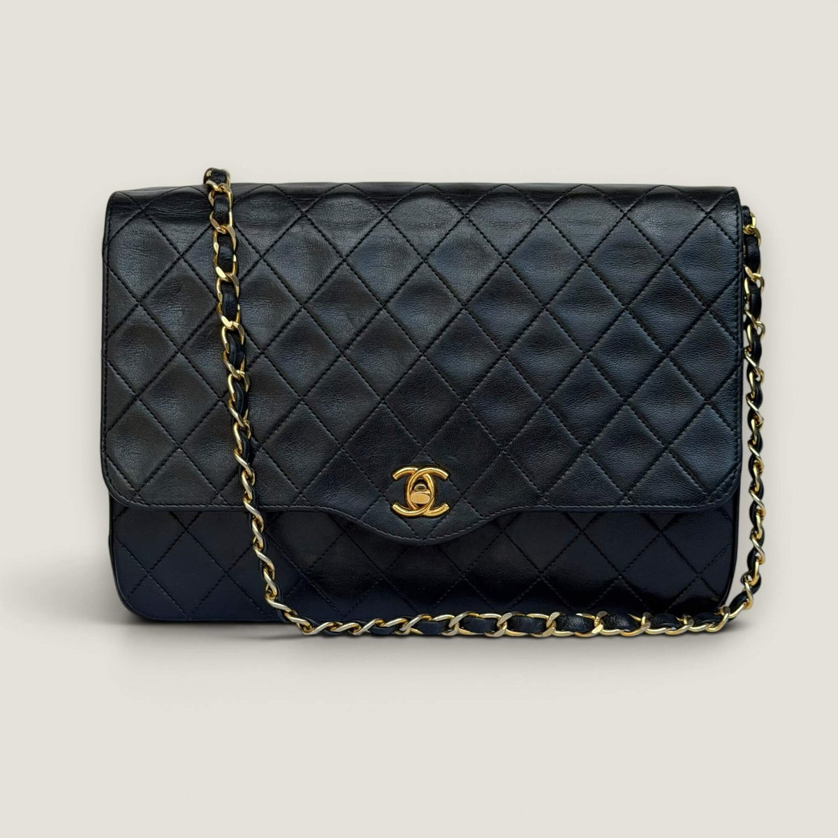 Chanel vintage matelassé single flap bag in lambskin