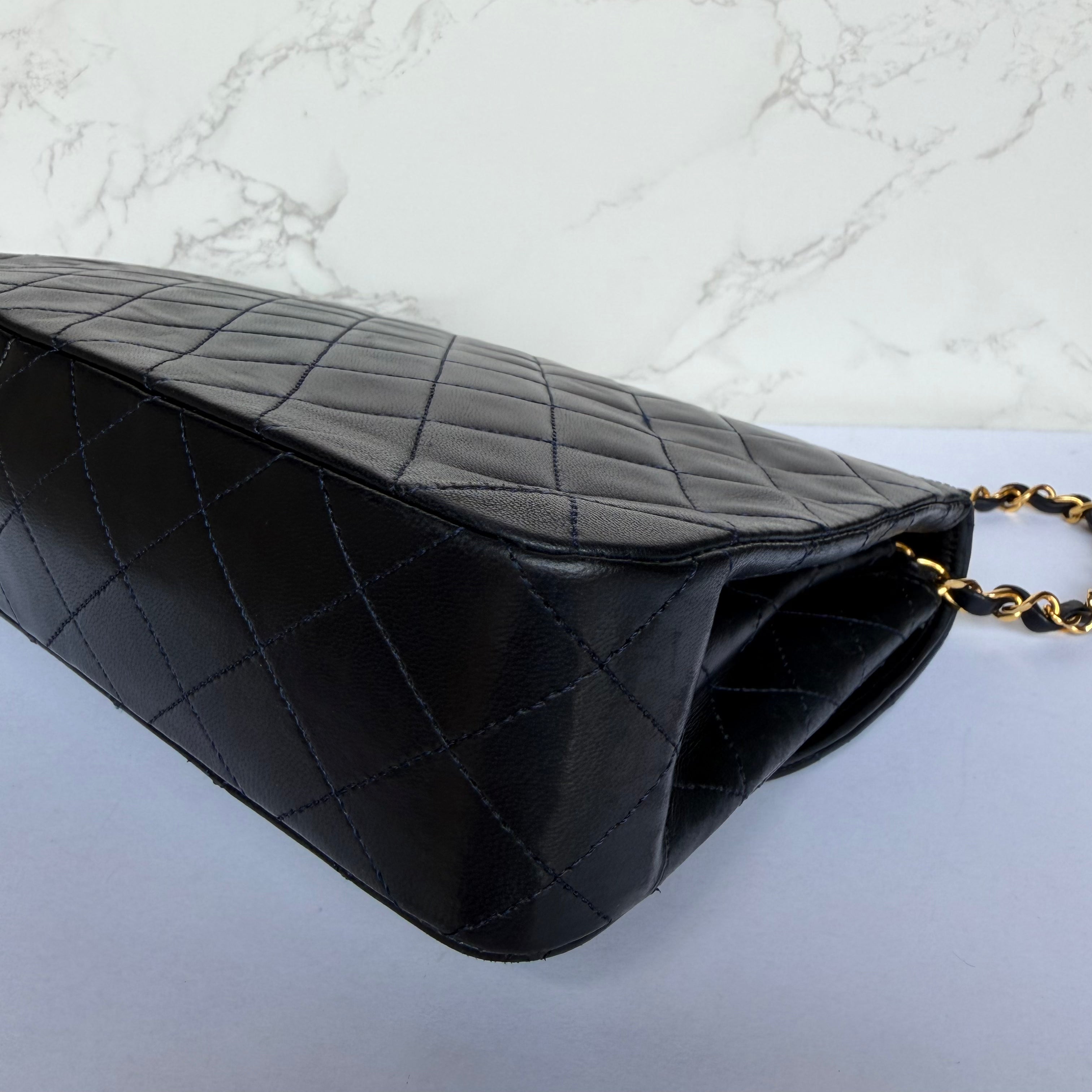 Chanel vintage matelasse navy lamsleer
