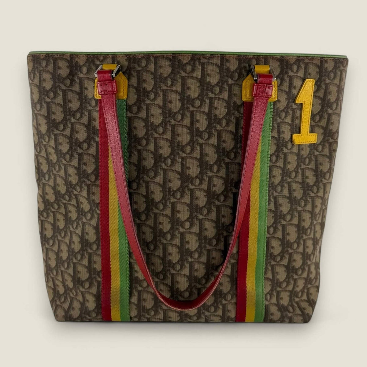 Dior Rasta bag met kleurrijke Rasta strepen