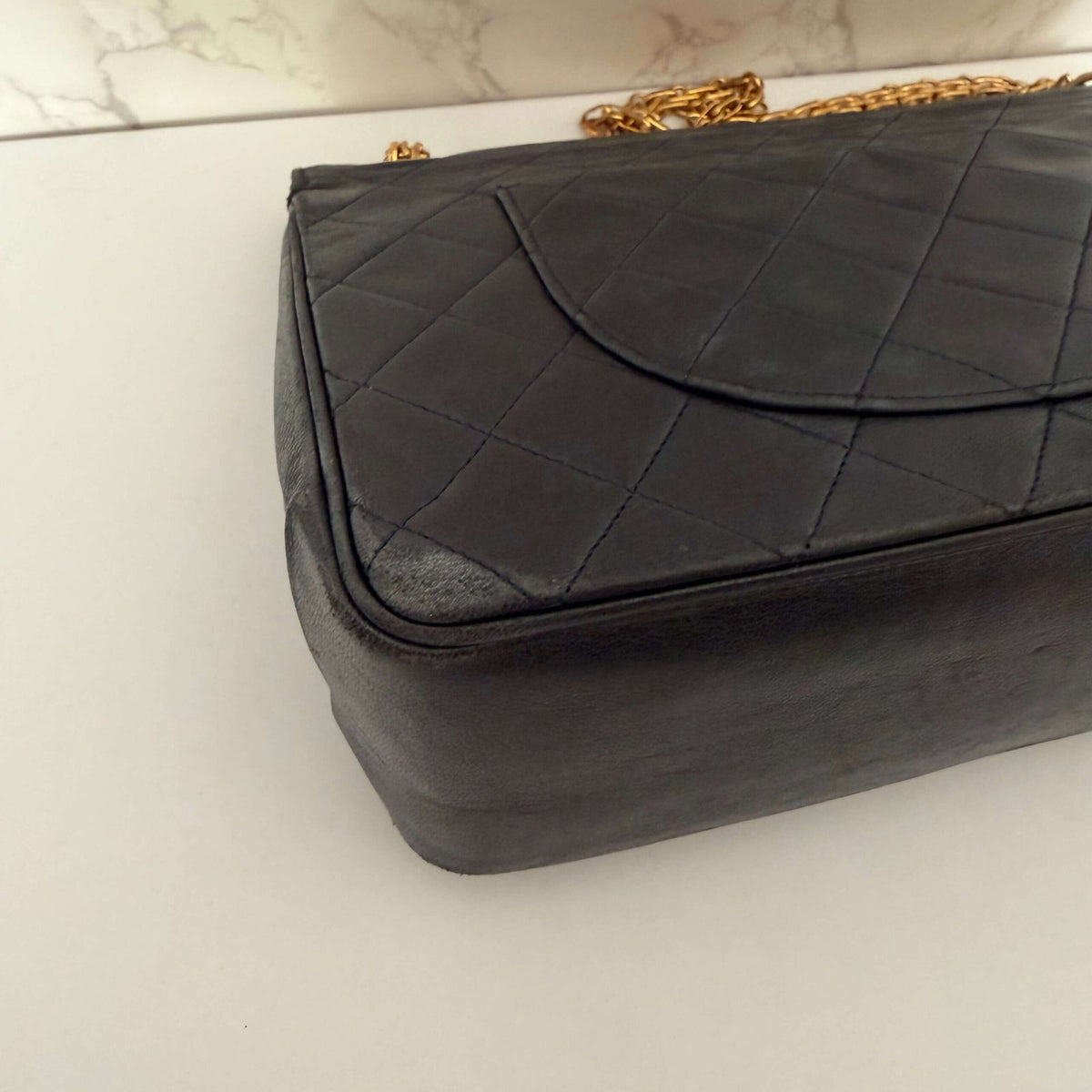 Signs of wear Chanel bag 80s