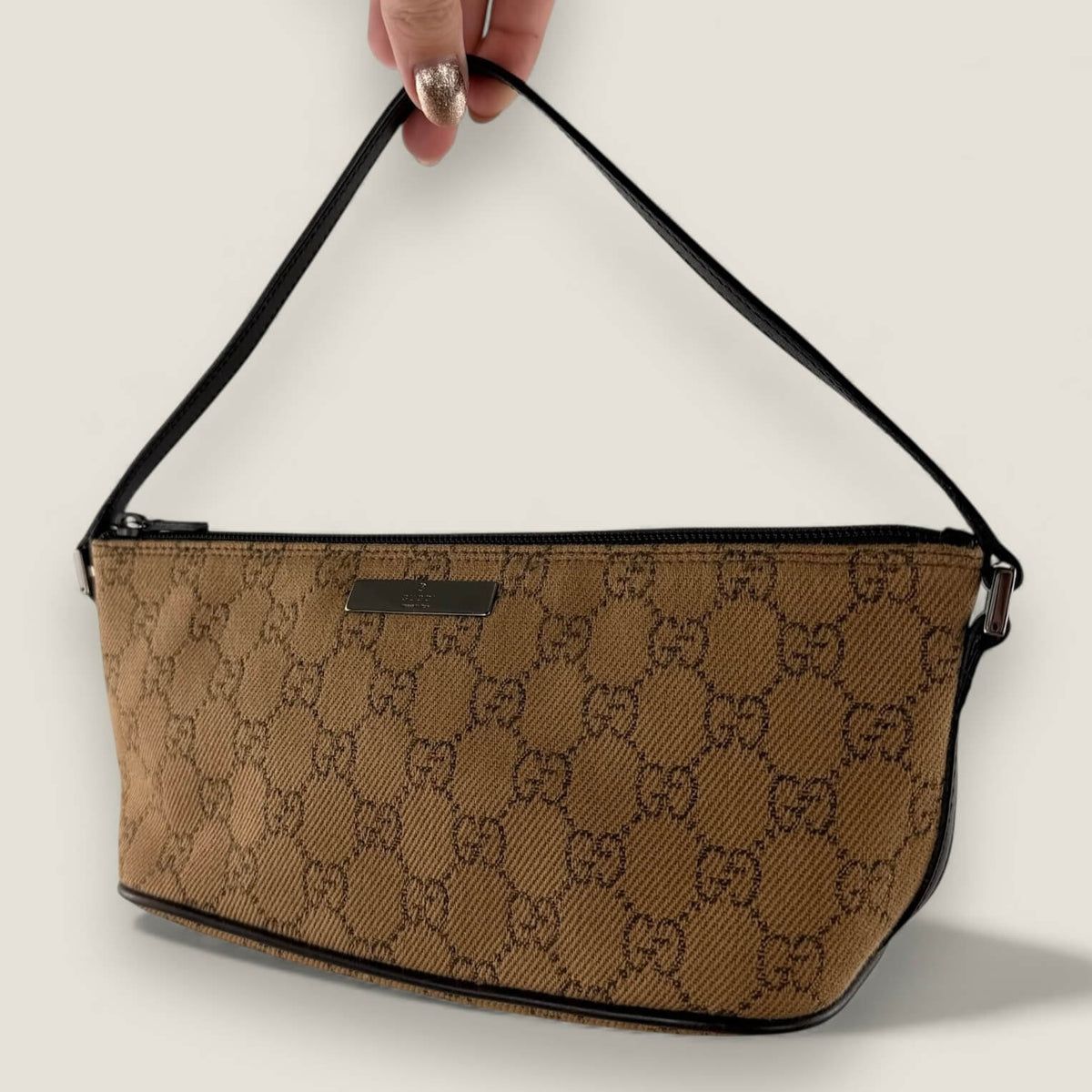 Gucci gg supreme boat bag beige brown front
