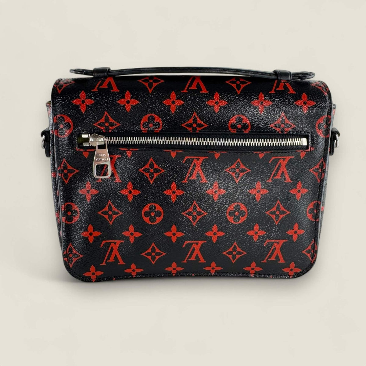 Louis Vuitton Pochette Métis Infrarouge back with zip pocket