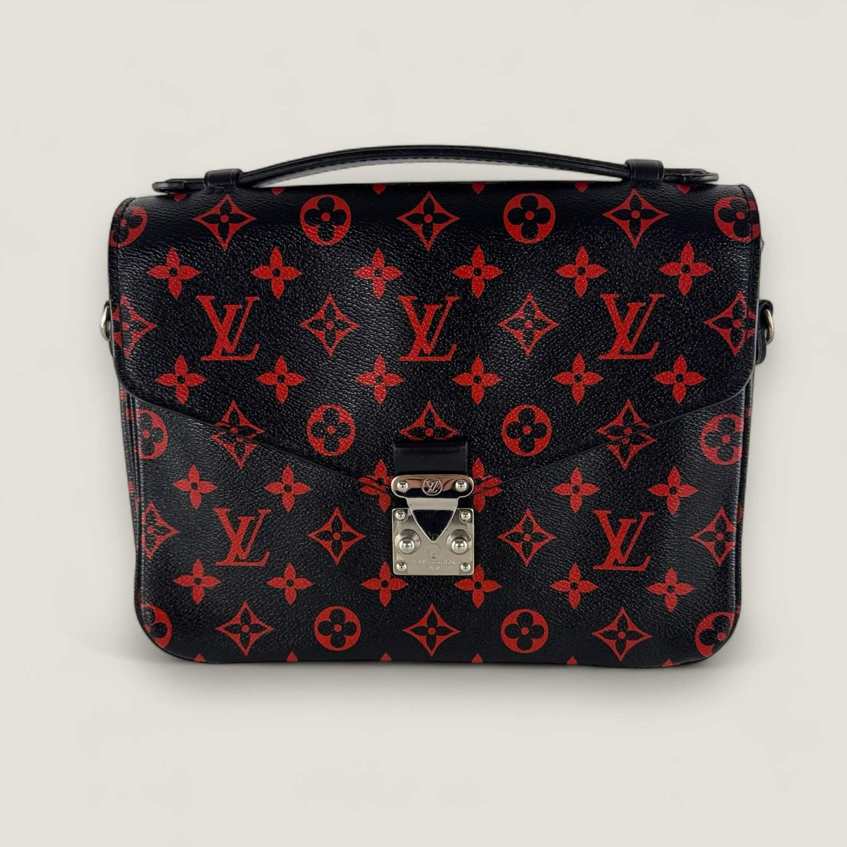 Louis Vuitton Pochette Métis Infrarouge front black red canvas bag