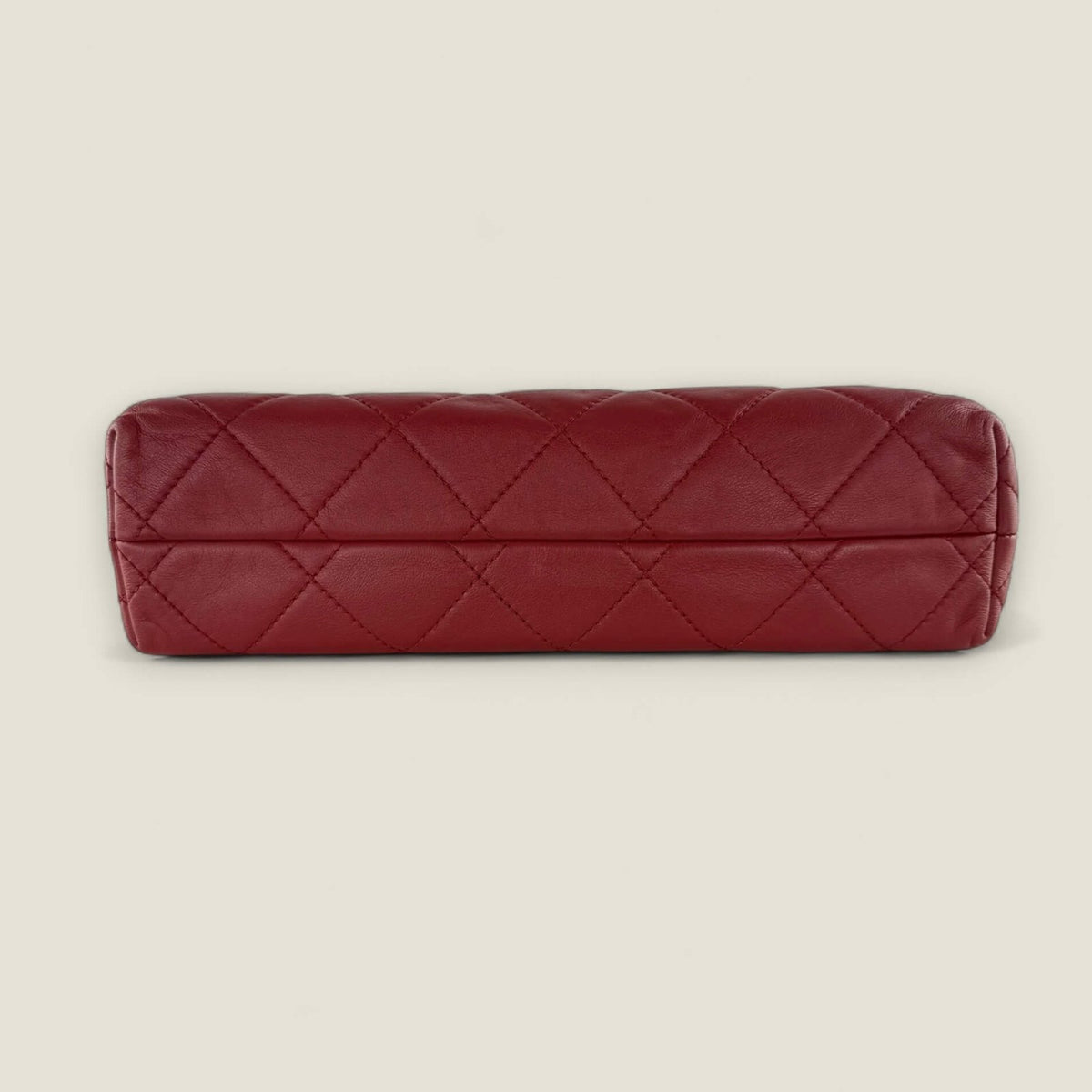 Onderkant authentieke Chanel designer tas tweedehands