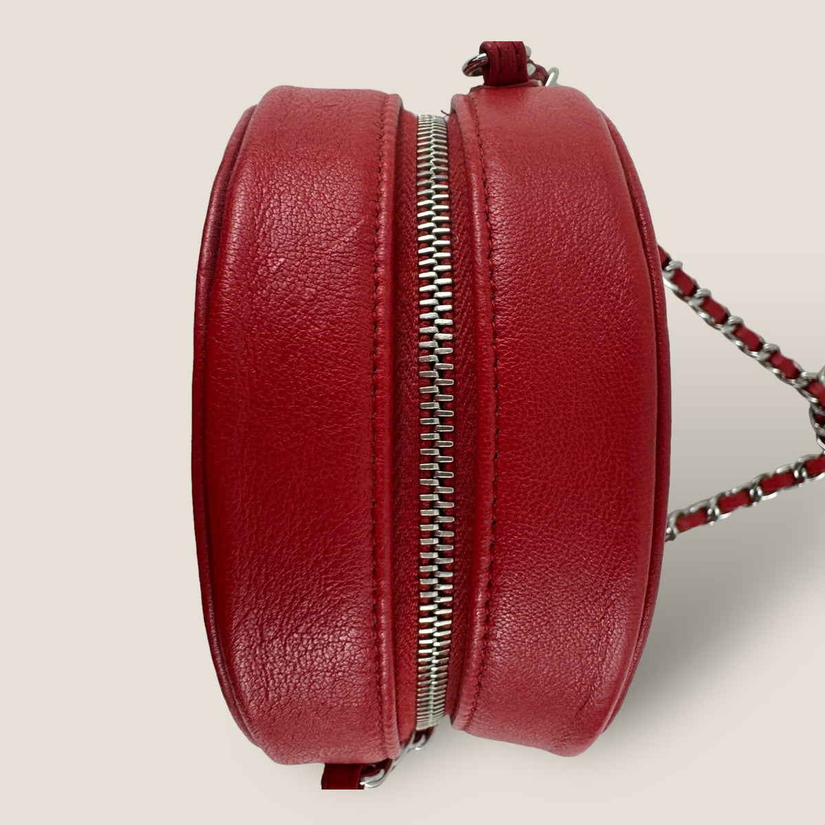 Preowned Chanel round mini crossbody bag red Camelia embossed