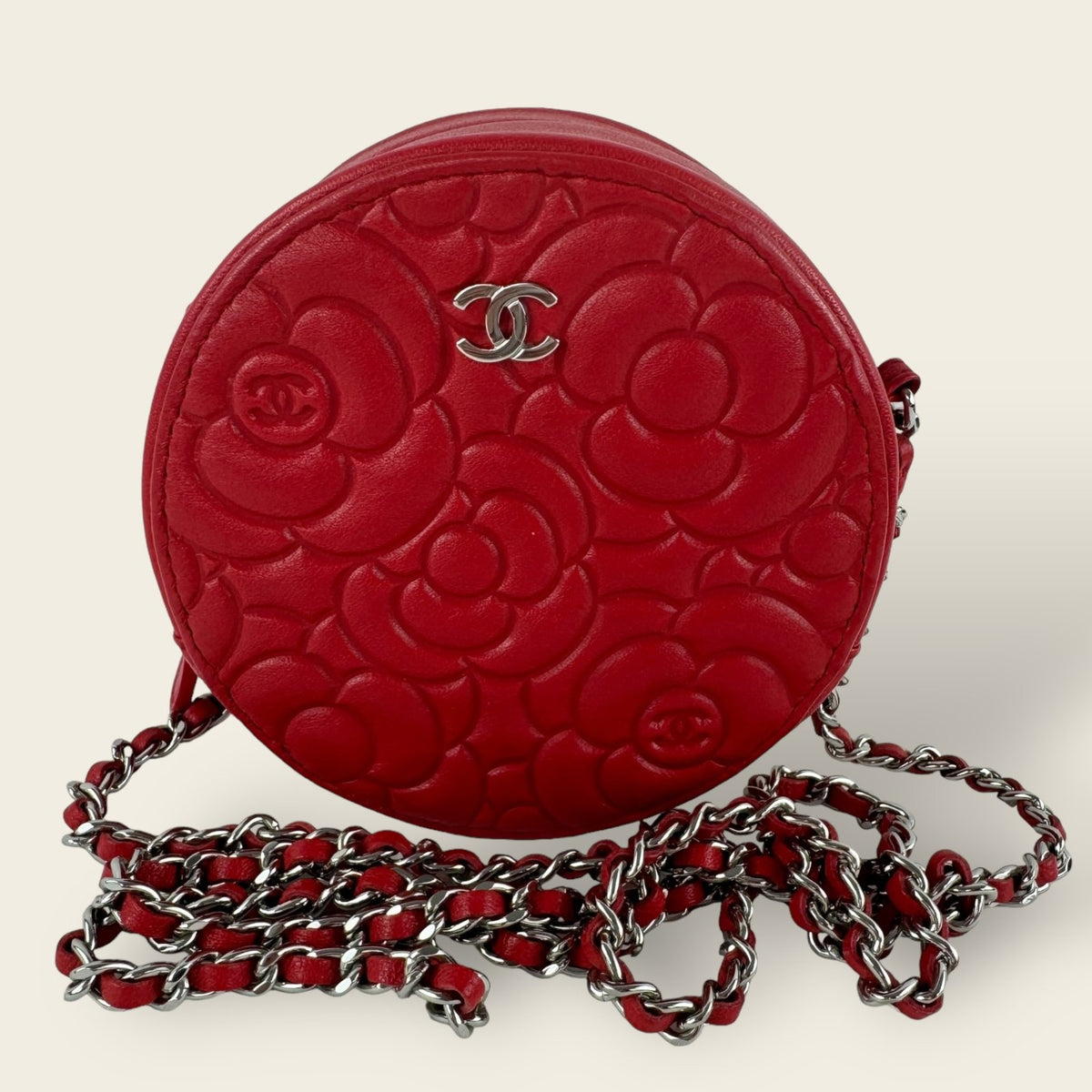 Pre-owned Chanel camelia round crossbody red