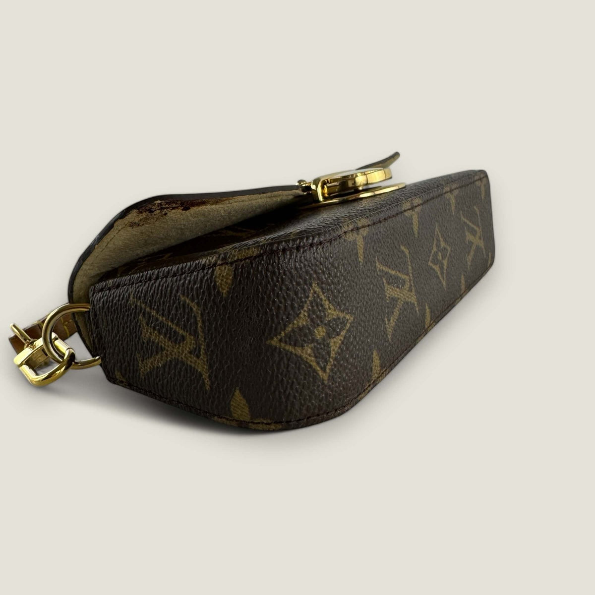 Pre-loved Louis Vuitton Pochette Lagoon glasses holder