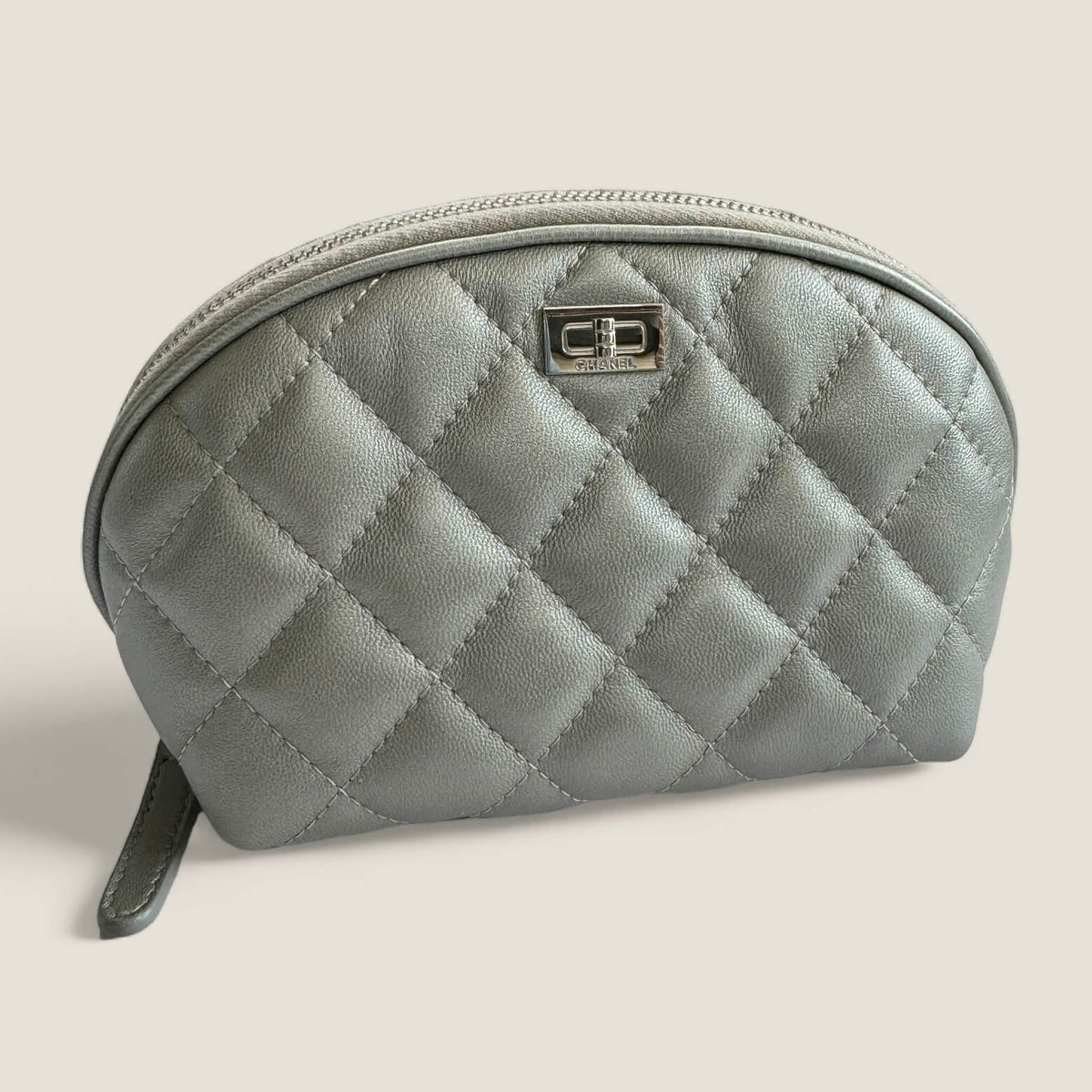 Pre-owned Chanel Cosmetics Pouch 2.55-Reissue