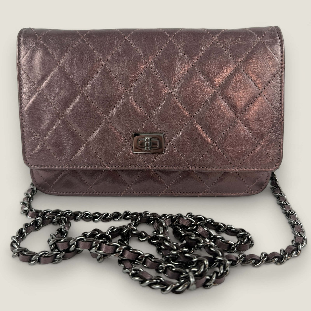 Pre-owned Chanel Wallet on Chain (WOC) in purple pink metallic