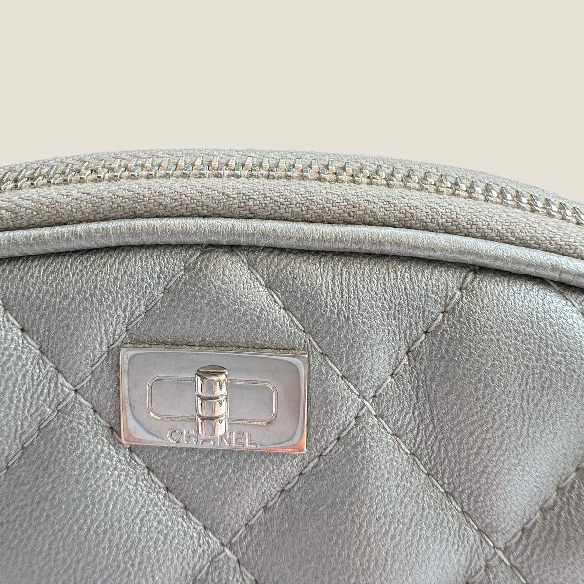 Pre-owned Chanel cosmetics bag
