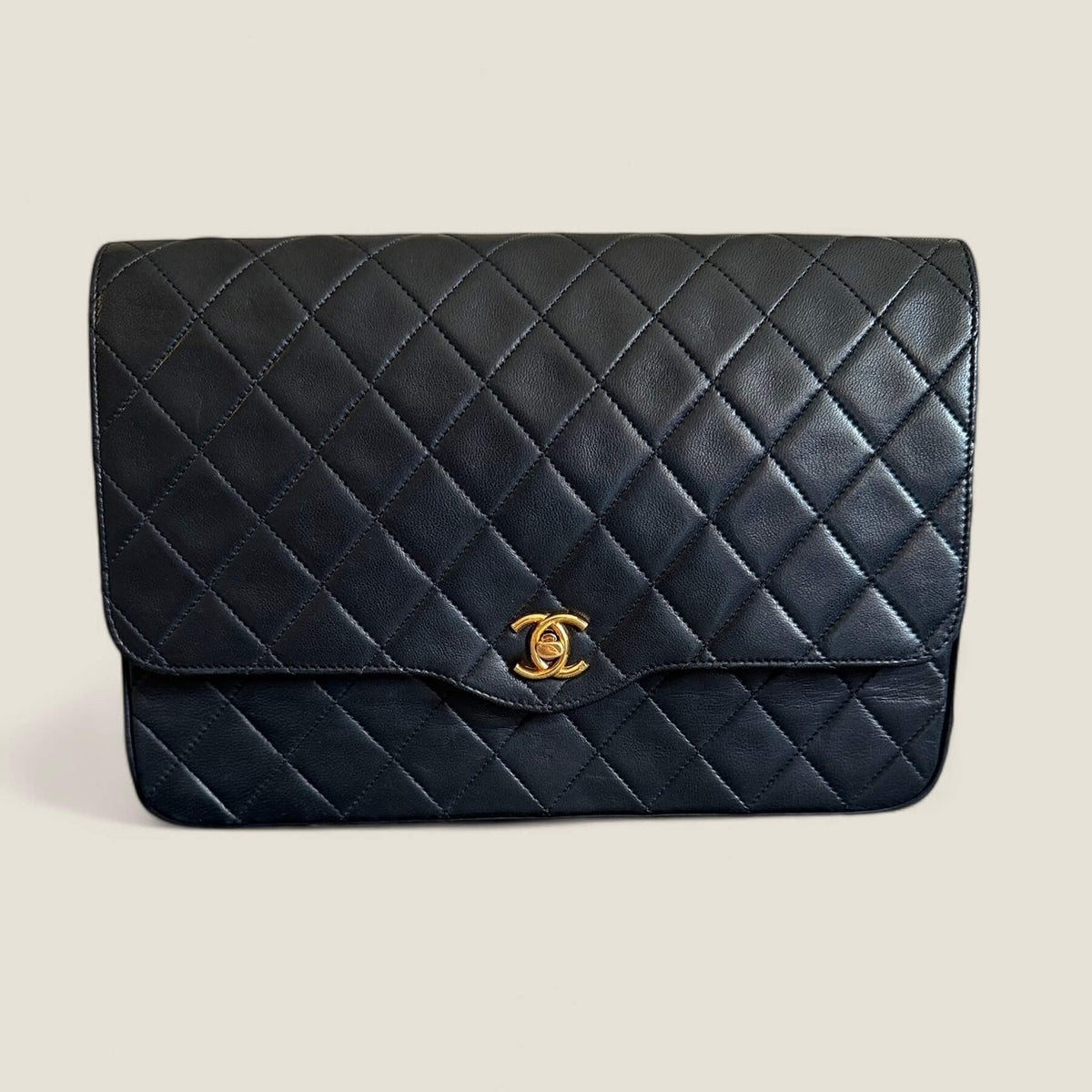 Pre-owned Chanel handbag lambskin with gold hardware