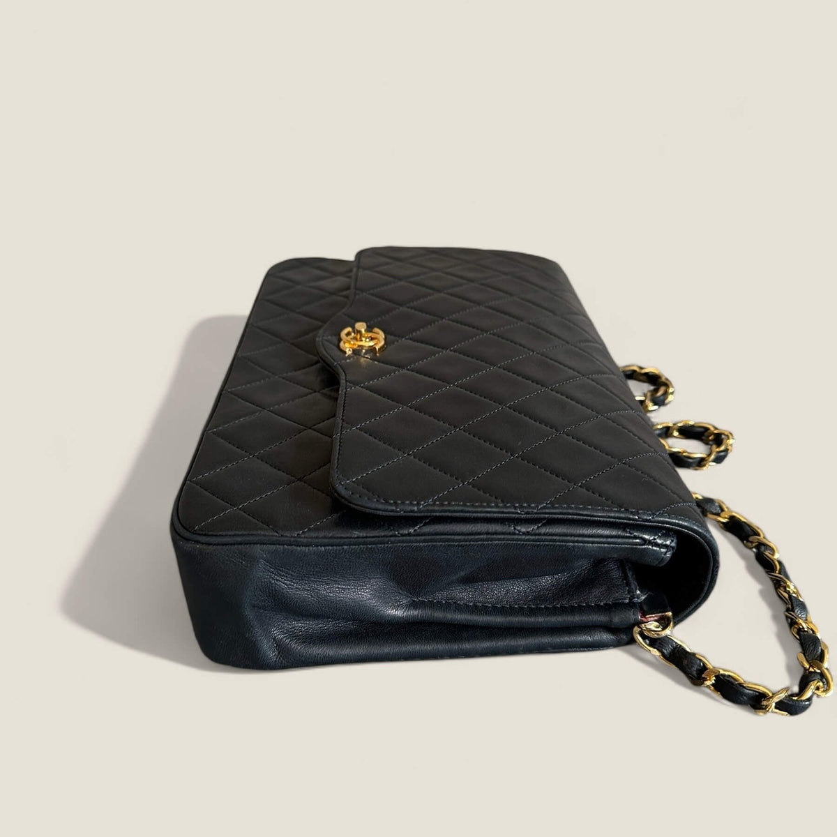 Pre-owned Chanel shoulder bag dark blue lambskin