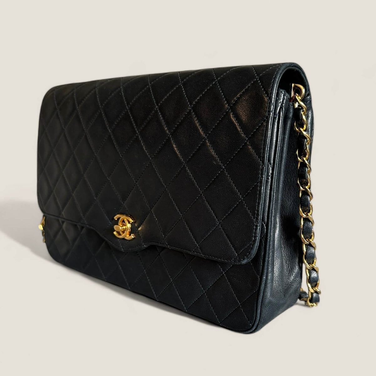 Pre-owned designer bag Chanel classic shoulder bag
