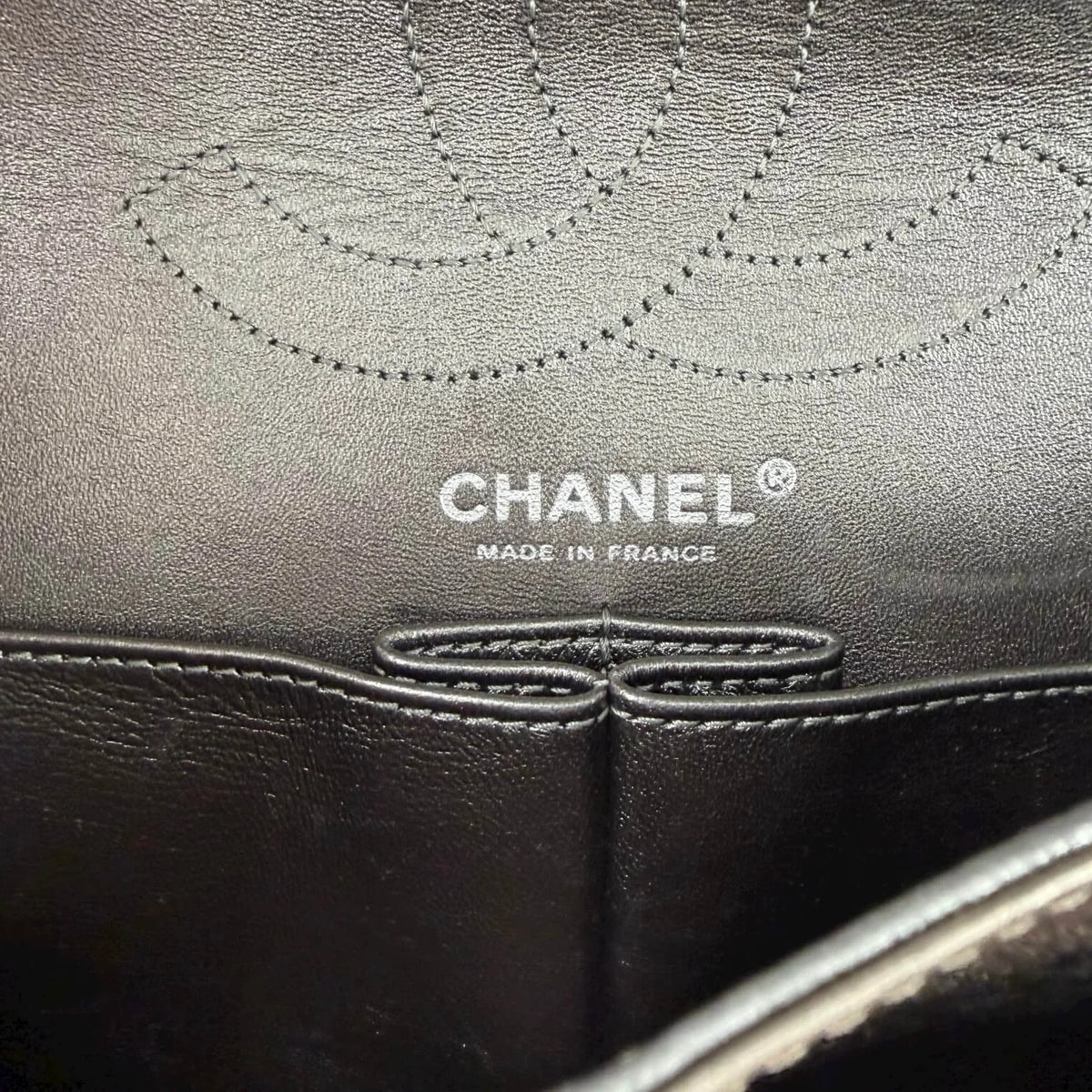 Vintage Chanel Reissue 226 metallic bronze detail photo
