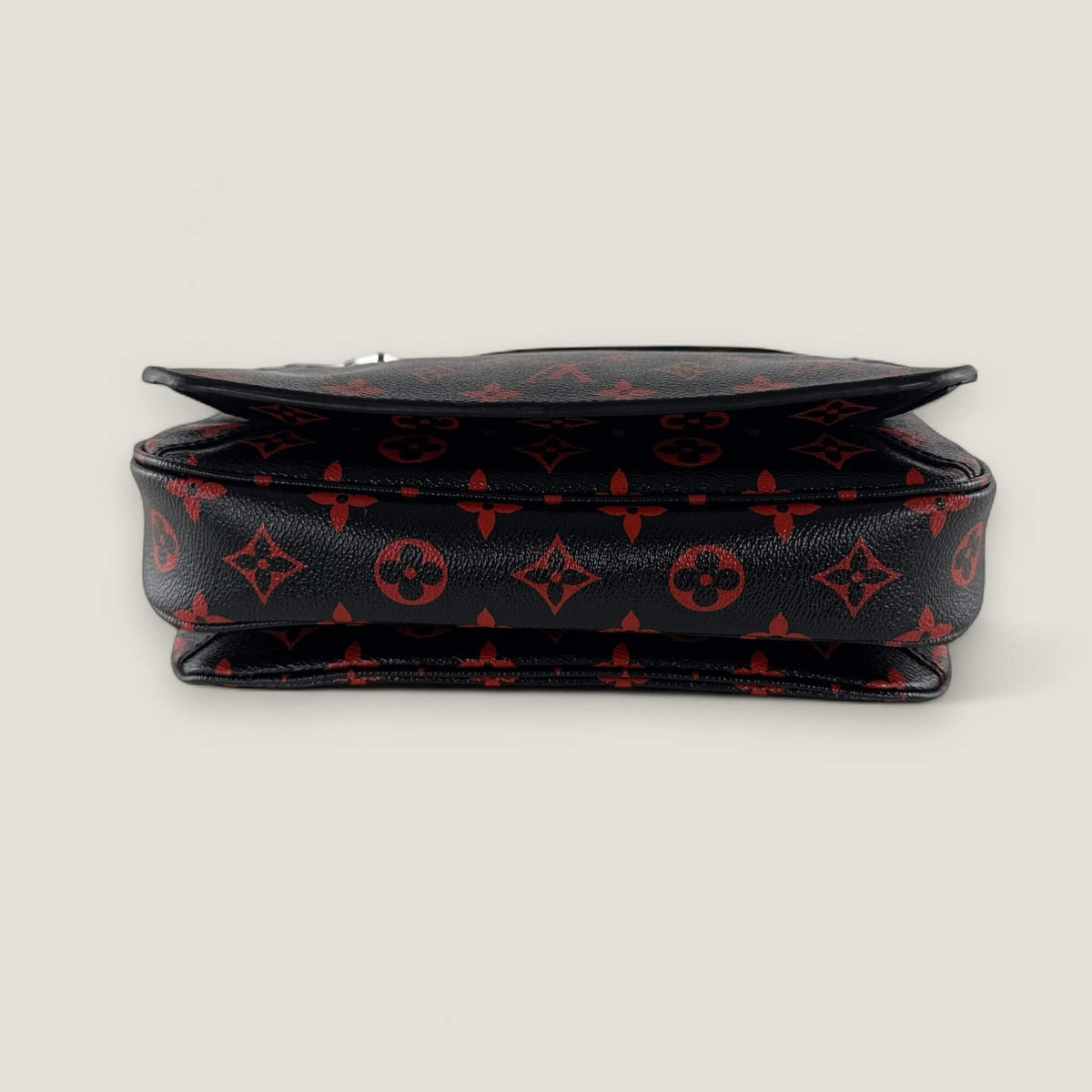 bottom Louis Vuitton Pochette Métis