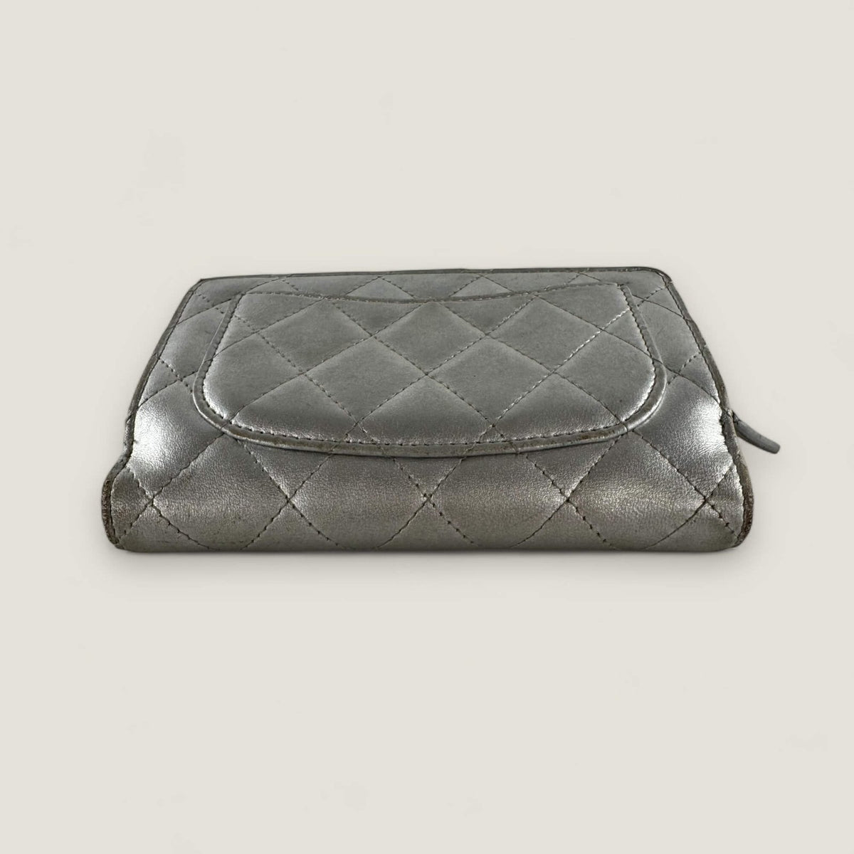 preloved Chanel wallet silver lambskin leather