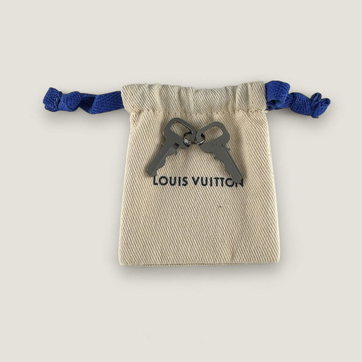 preloved Louis Vuitton lock with keys