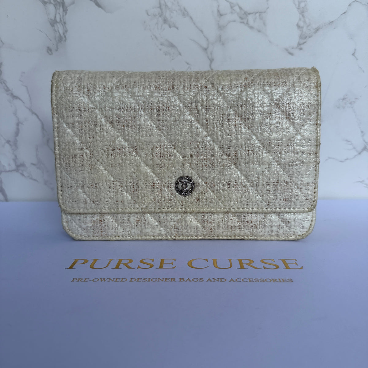 tweedehands Chanel coated tweed wallet on chain wit
