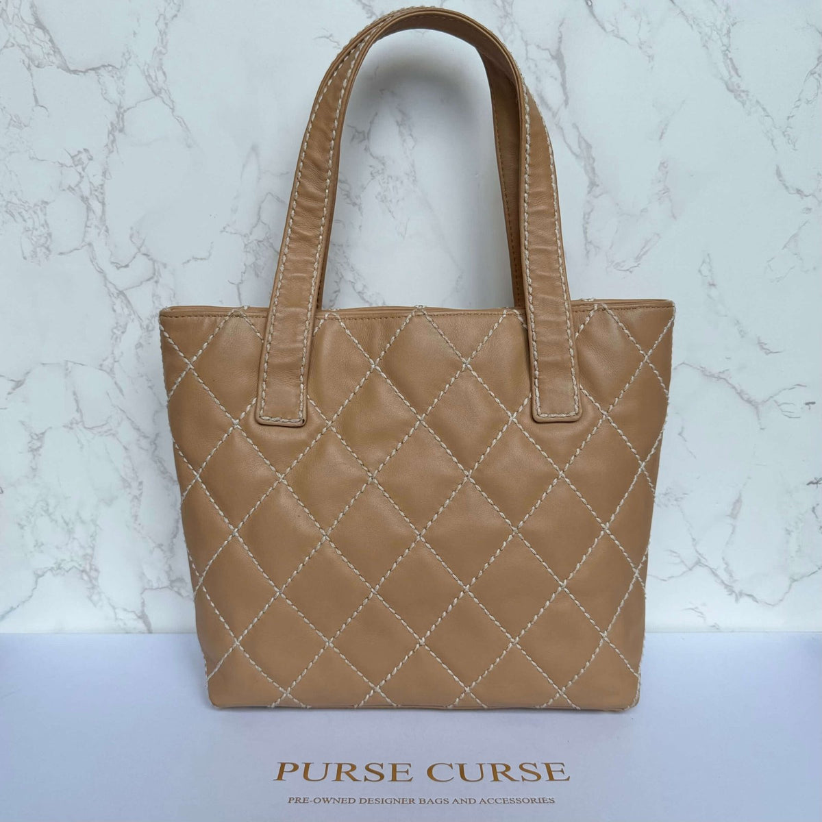 Achterkant authentieke Chanel handtas beige