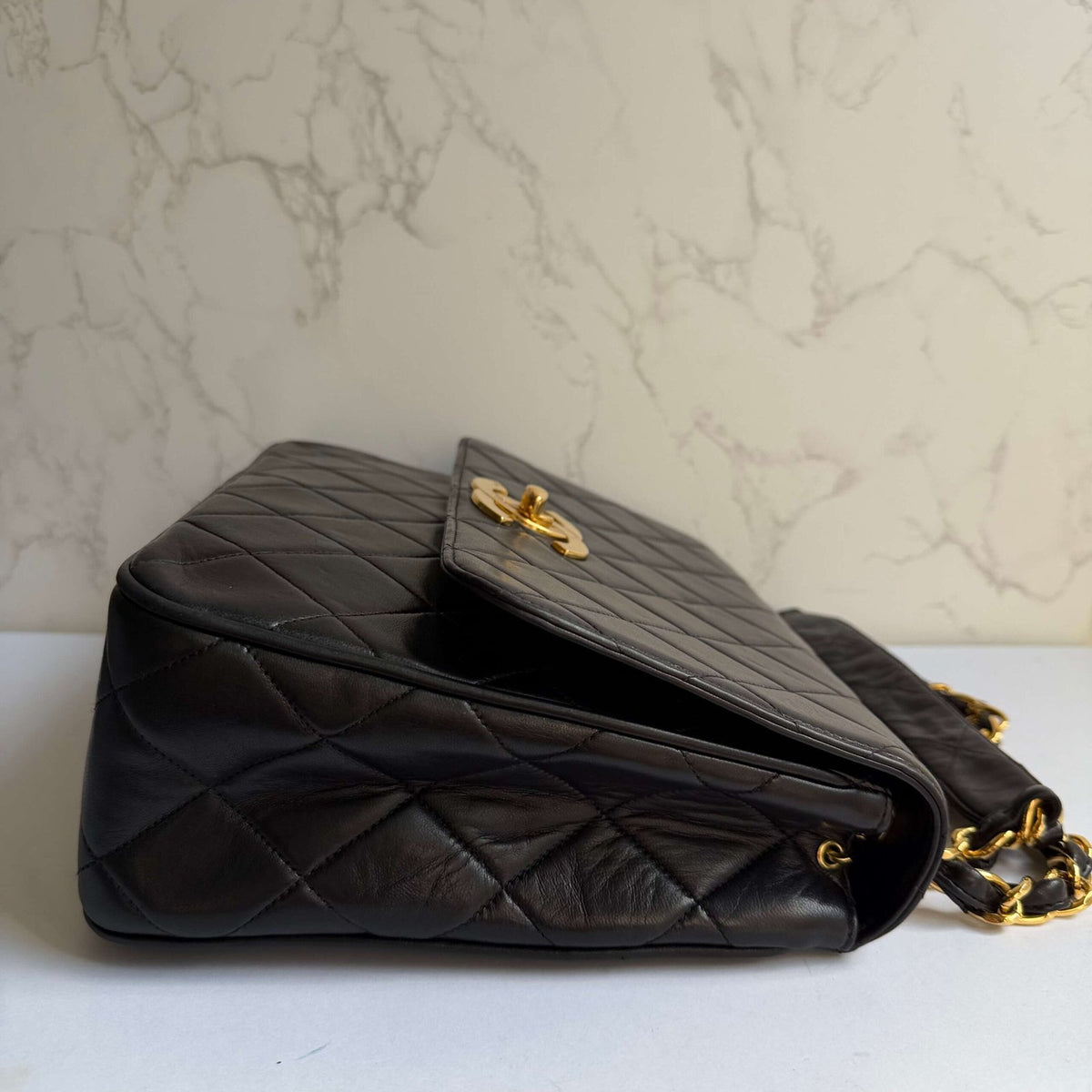 Detail Chanel shoulder bag 1994–1996 vintage black lambskin