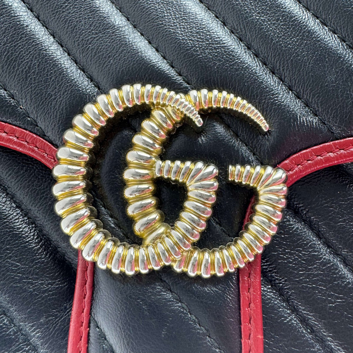 Gucci logo Gucci GG Marmont black with red
