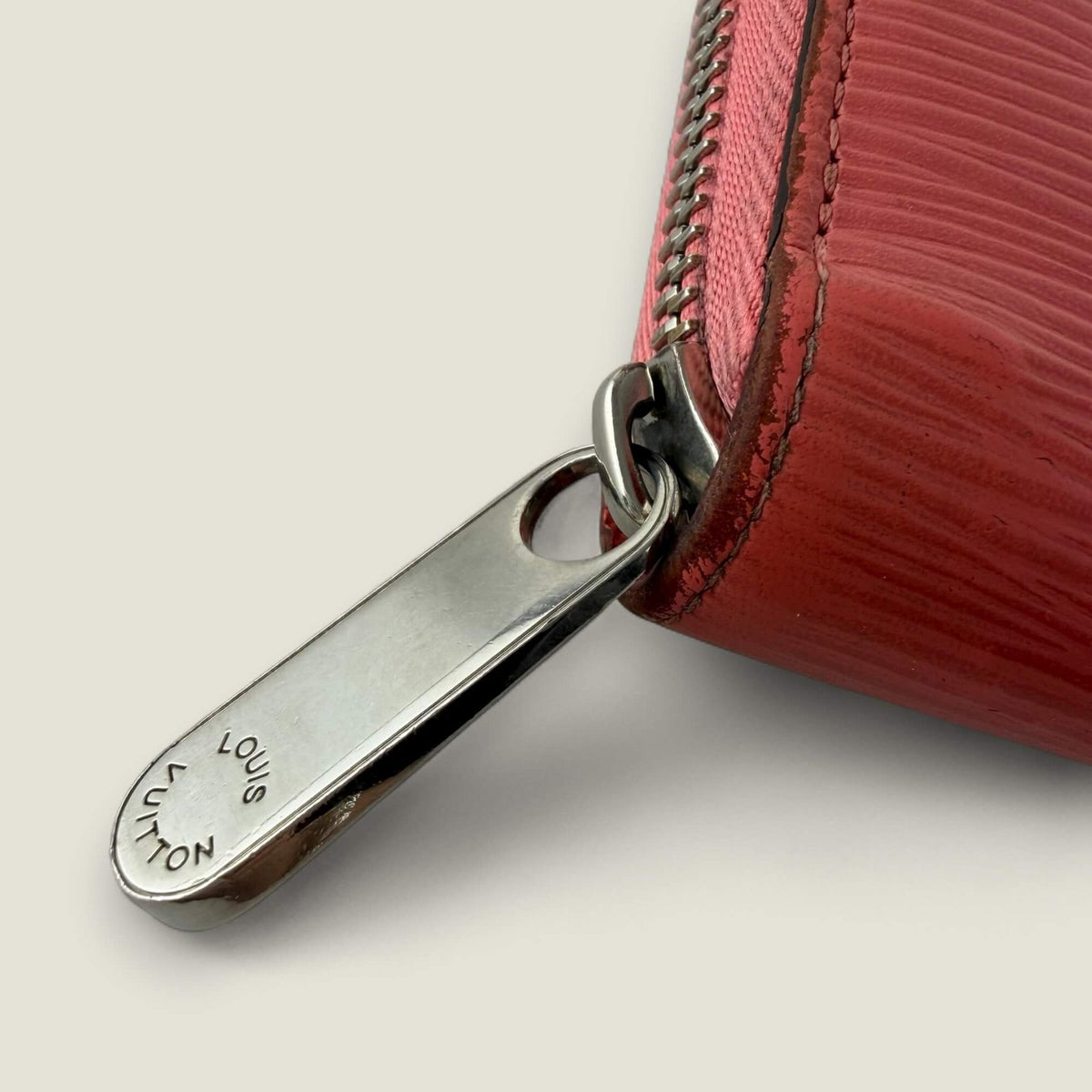Hardware authentieke tweedehands Louis Vuitton portemonnee