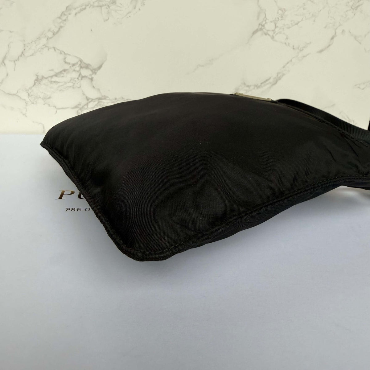 Hoekjes pre-owned Prada tas zwart nylon