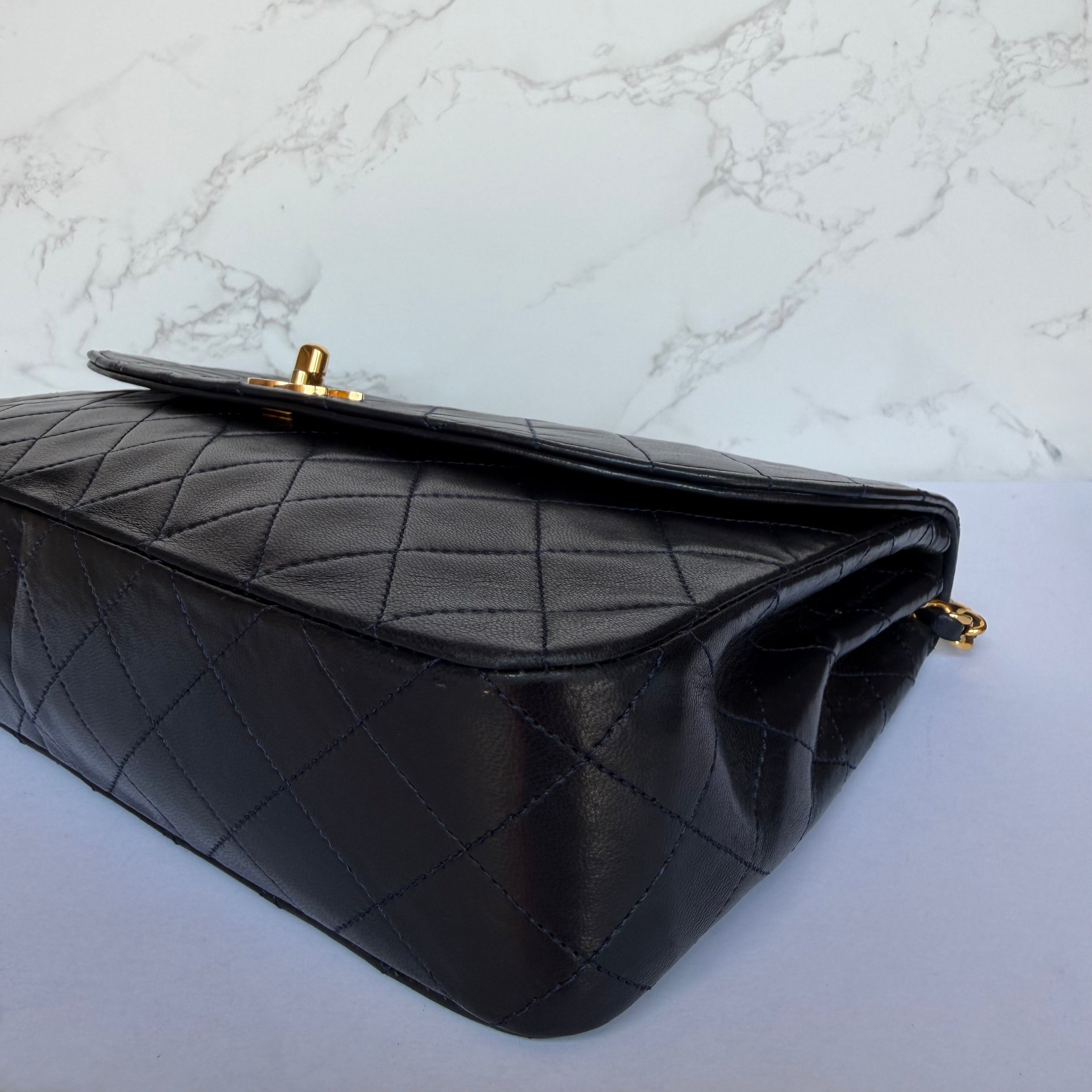 Hoekjes vintage Chanel single flap lamsleer