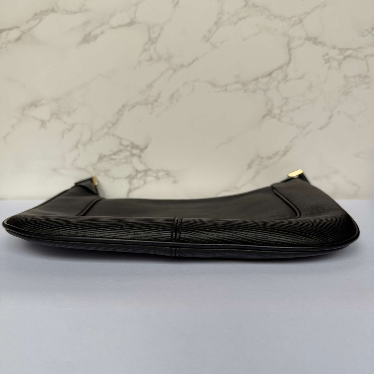 Onderkant Louis Vuitton Matsy epi leer zwart tweedehands