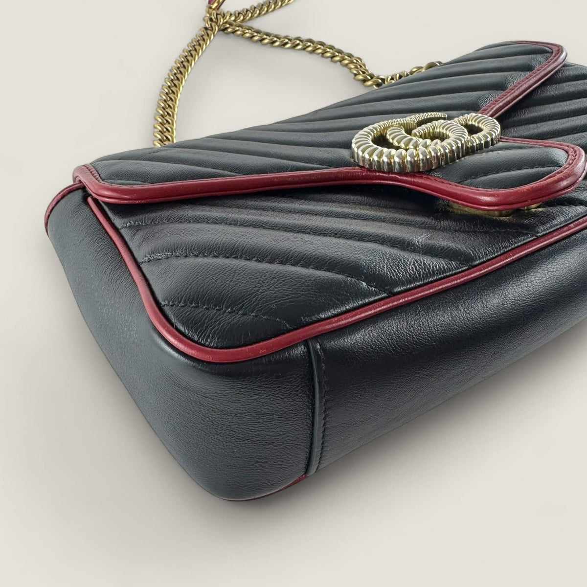 Original Gucci shoulder bag corner