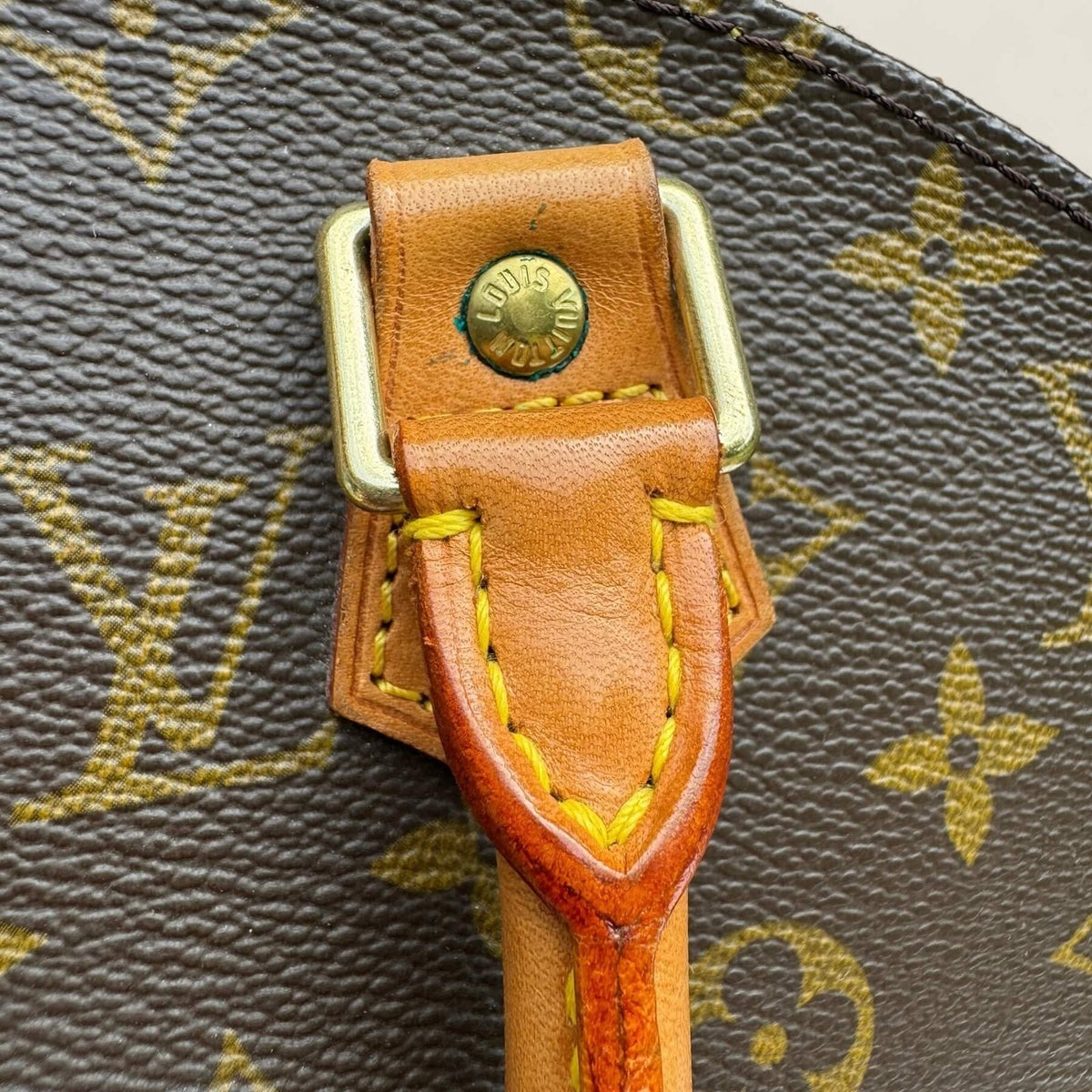 Pre-loved Louis Vuitton handle Vachetta leather