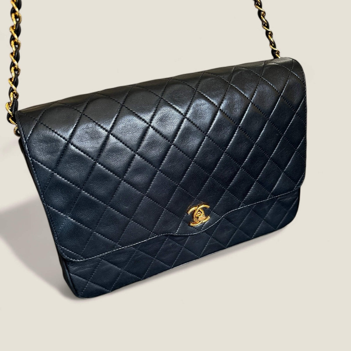 Pre-owned classic Chanel bag lambskin