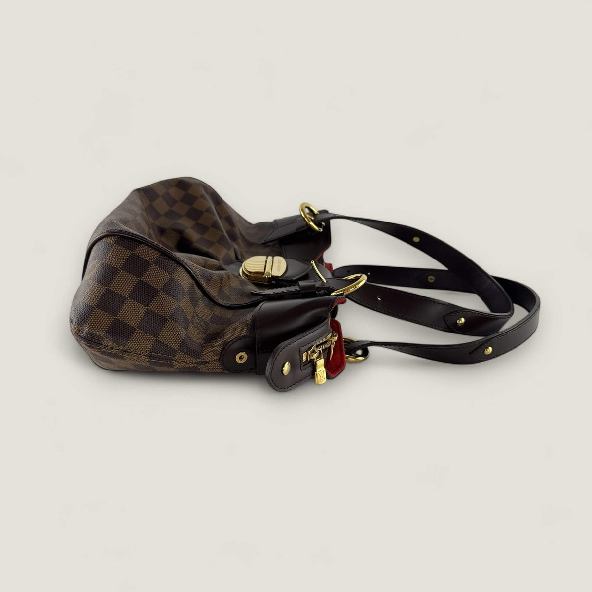 Zijaanzicht tweedehands Louis Vuitton designer tas