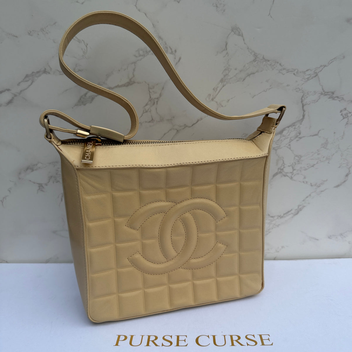 achterkant Chanel chocolate bar beige lamsleren schoudertas - pre-owned