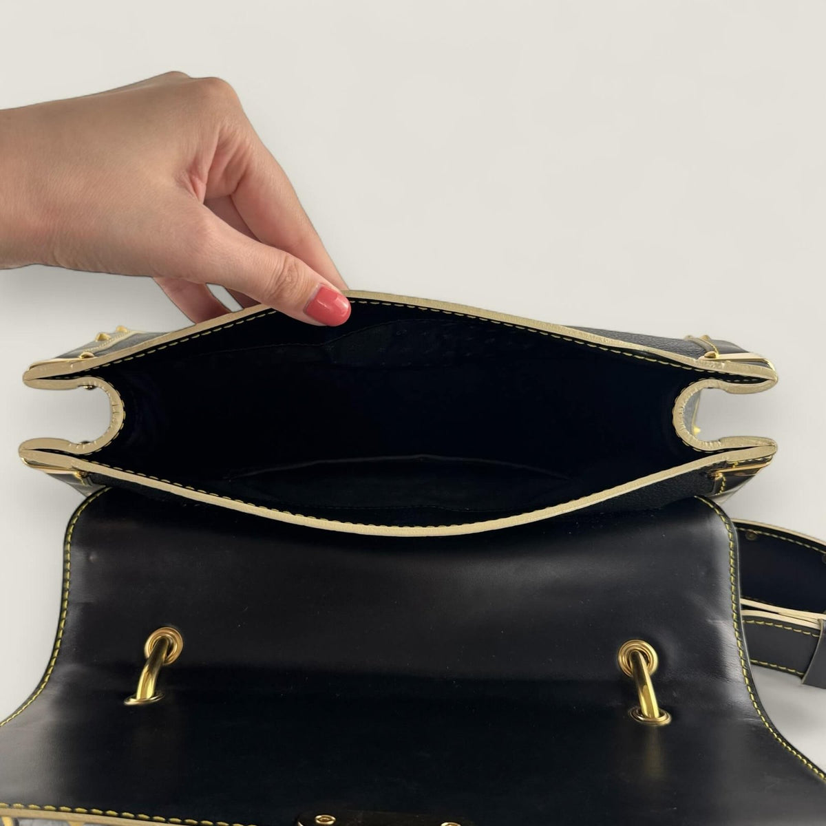 inside Louis Vuitton bag original