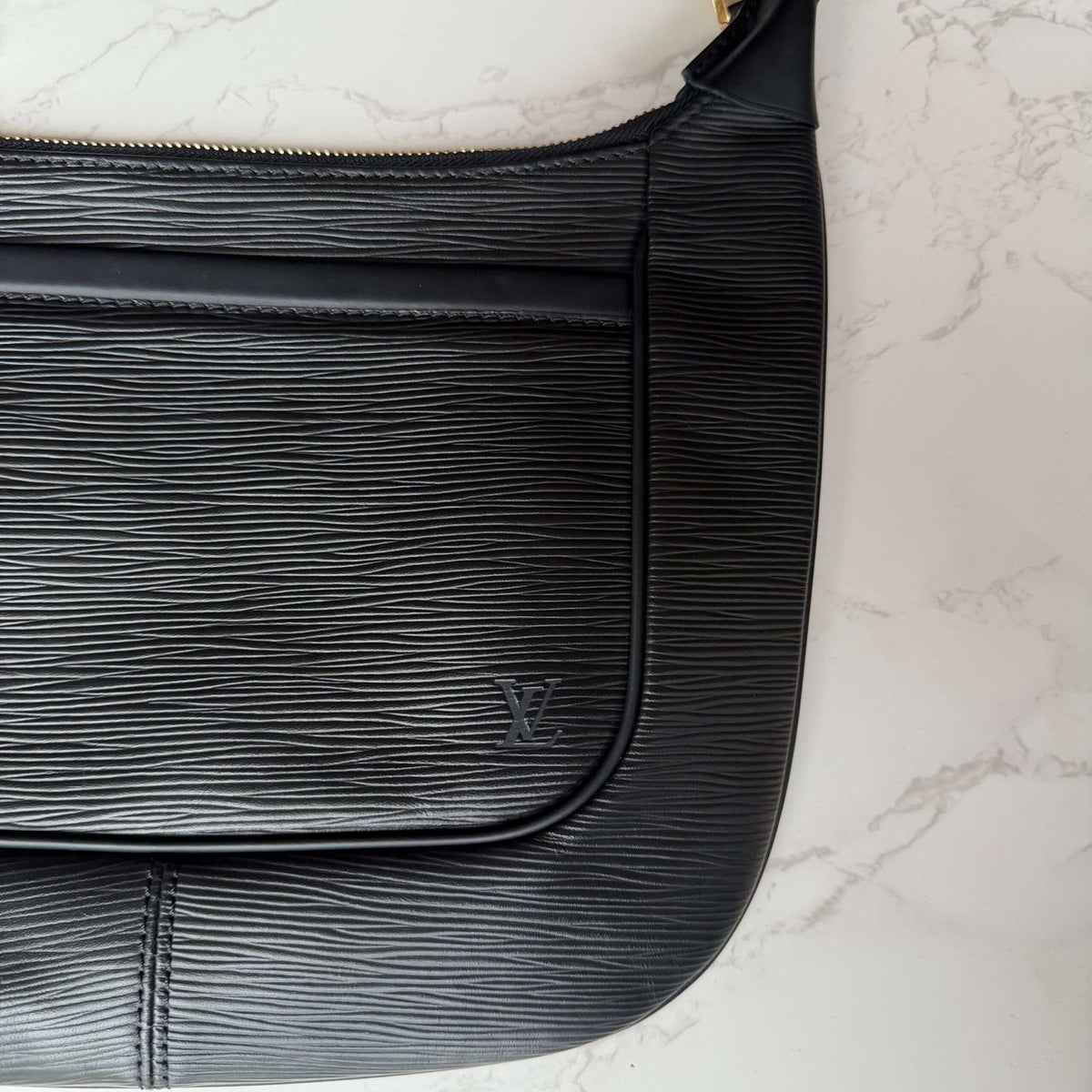 detail Louis Vuitton Matsy epi
