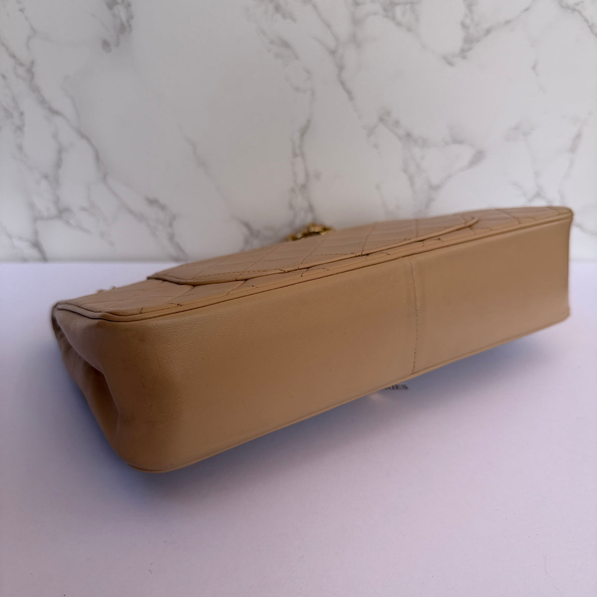 tweedehands Chanel flap bag medium beige lamsleer